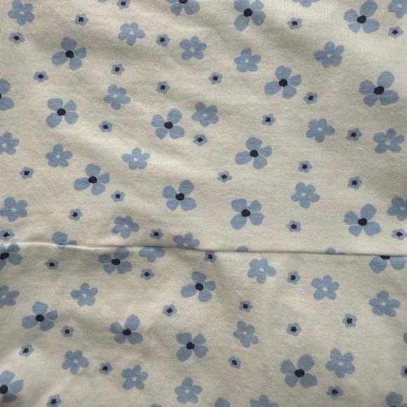 2/$15 Hollister White and Blue Tie Side Crop Shirt - Picture 4 of 6